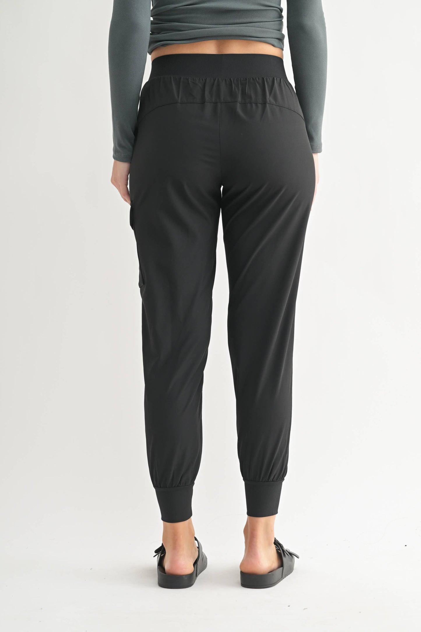 High-Waisted Capri Active Joggers with Pockets