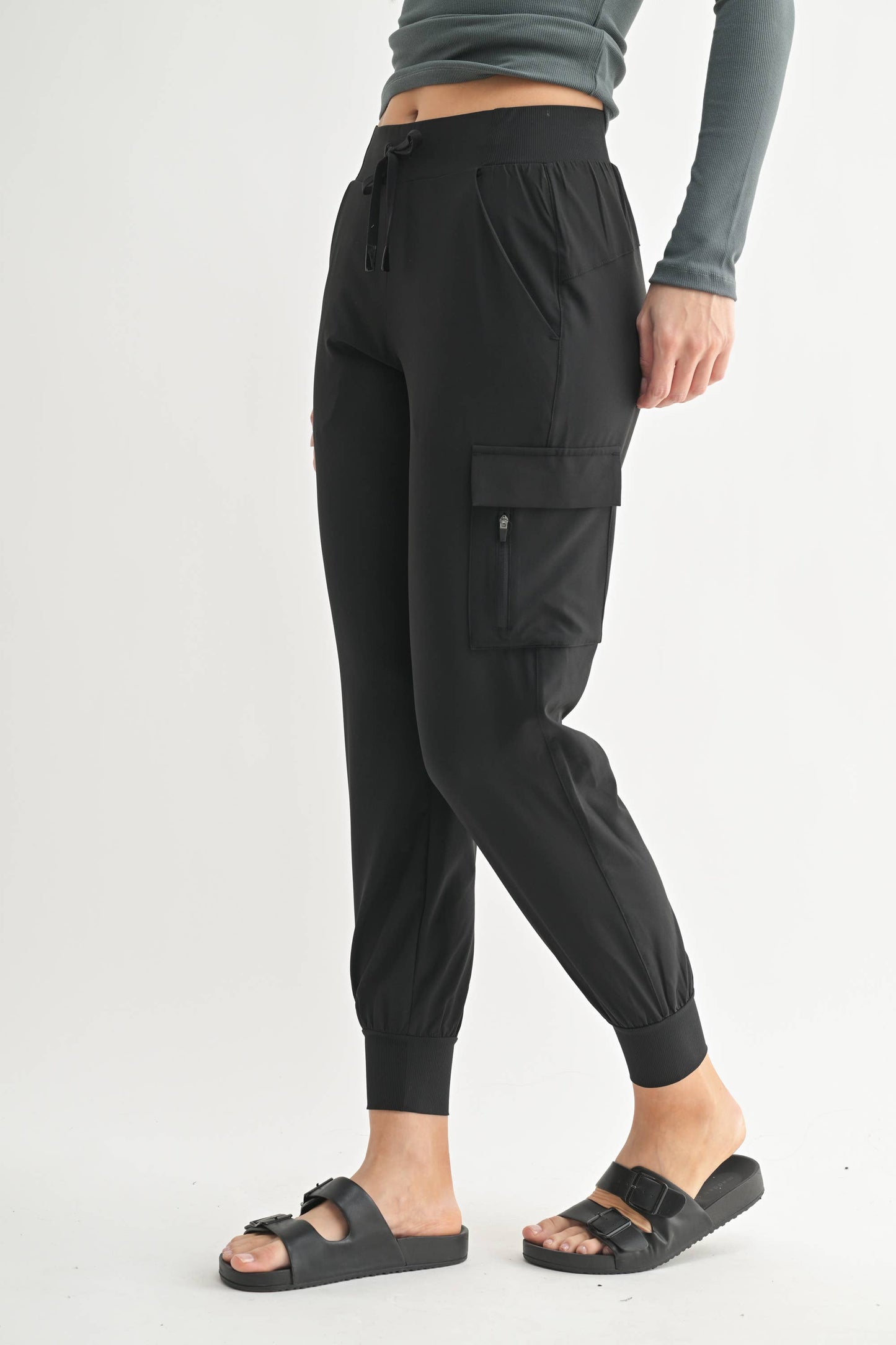 High-Waisted Capri Active Joggers with Pockets