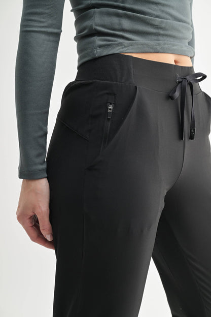 High-Waisted Capri Active Joggers with Pockets