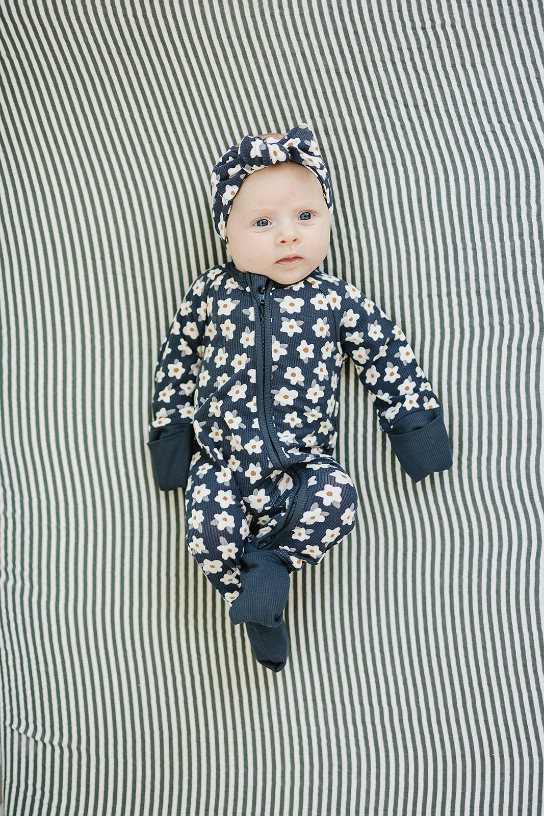 Navy Daisy Ribbed Bamboo Zipper